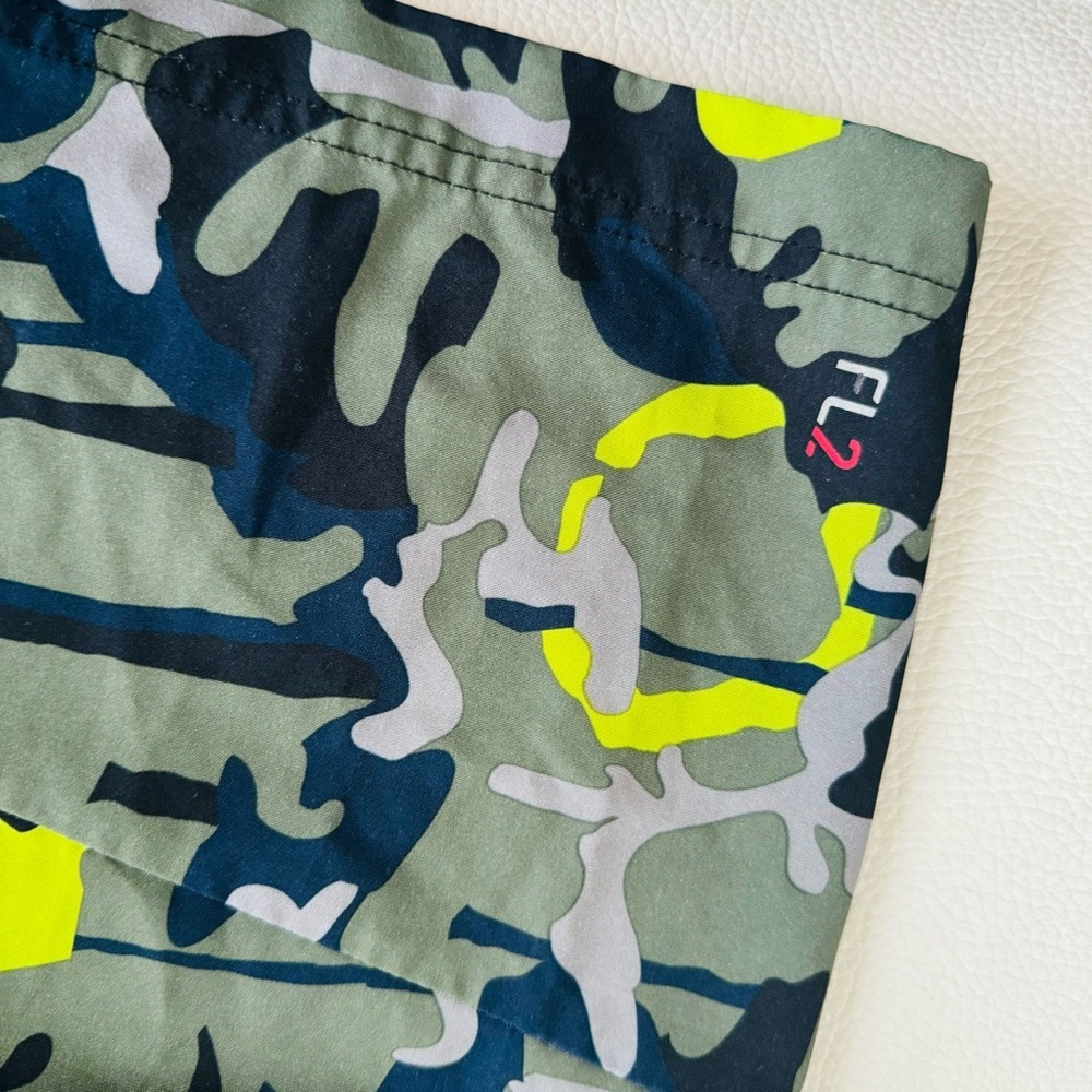 Fabletics FL2 men shorts with liner in Camo print and neon details - size Small - Picture 6 of 7